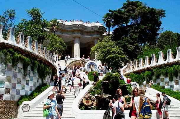 PARQUE GUELL ESCALINATA